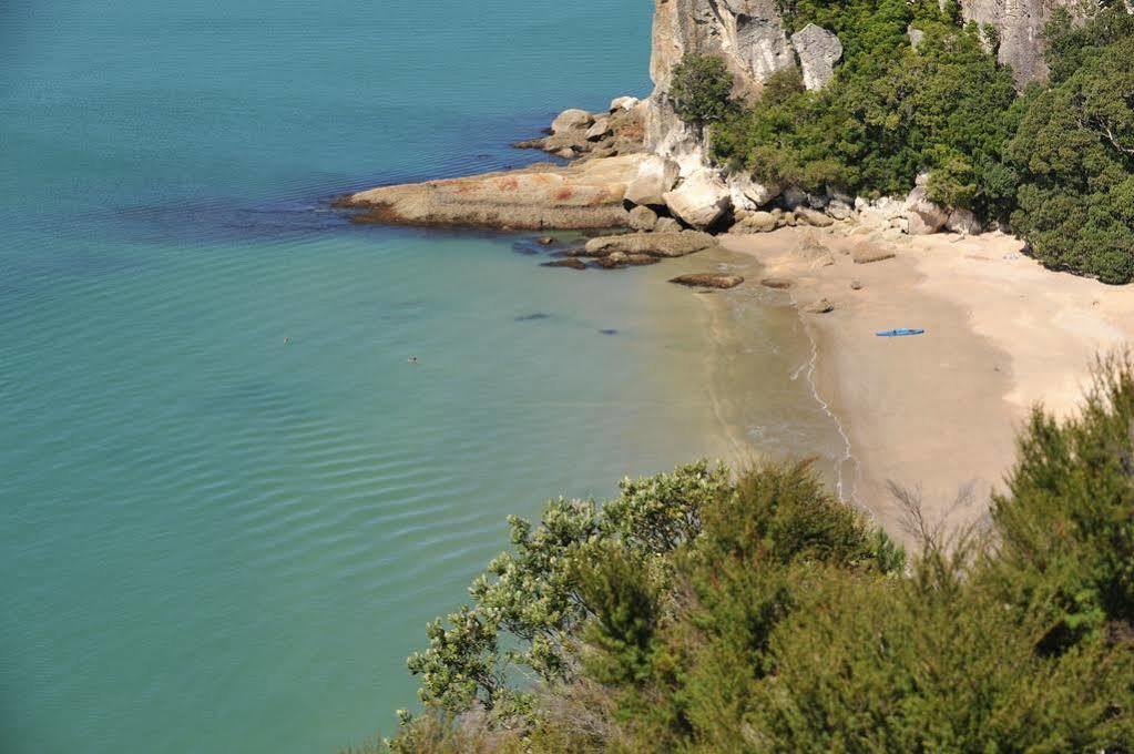 970 Lonely Bay Lodge Cooks Beach Екстериор снимка